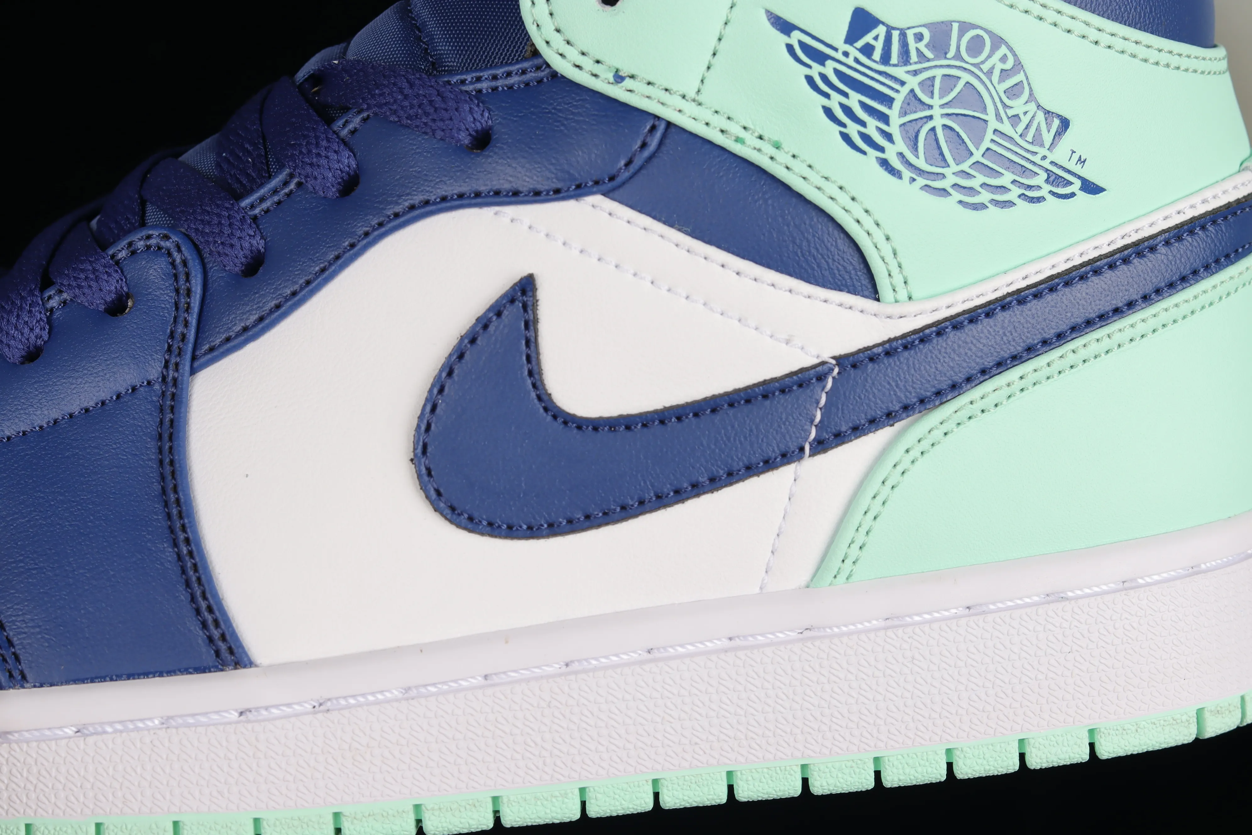 All categories Air Jordan Jordan series basketball shoes Air Jordan 1 Mid Air Jordan AJ1 Mid AJ1 Joe 1 blue white green mid-top basketball shoes 554724-413